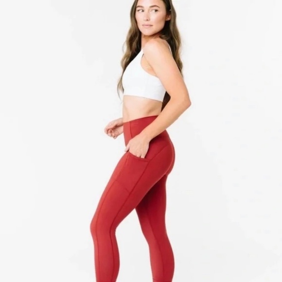 Zyia Active Red Pocket Brilliant Hi-Rise Capri Leggings - Picture 3 of 8